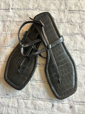 UNISA WOMEN’S BLACK FAUX CROC SQUARE TOE ANKLE STRAP SANDALS THONG TOE SIZE 9.5M